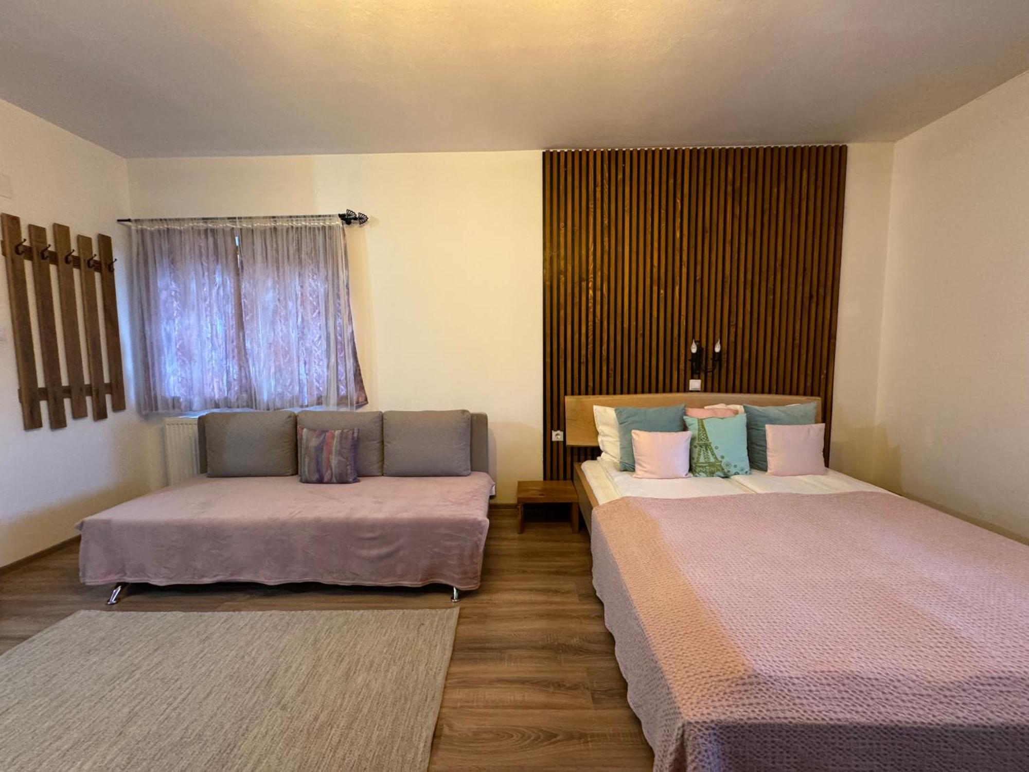 Constantin Panzio Bed & Breakfast Прайд Екстериор снимка