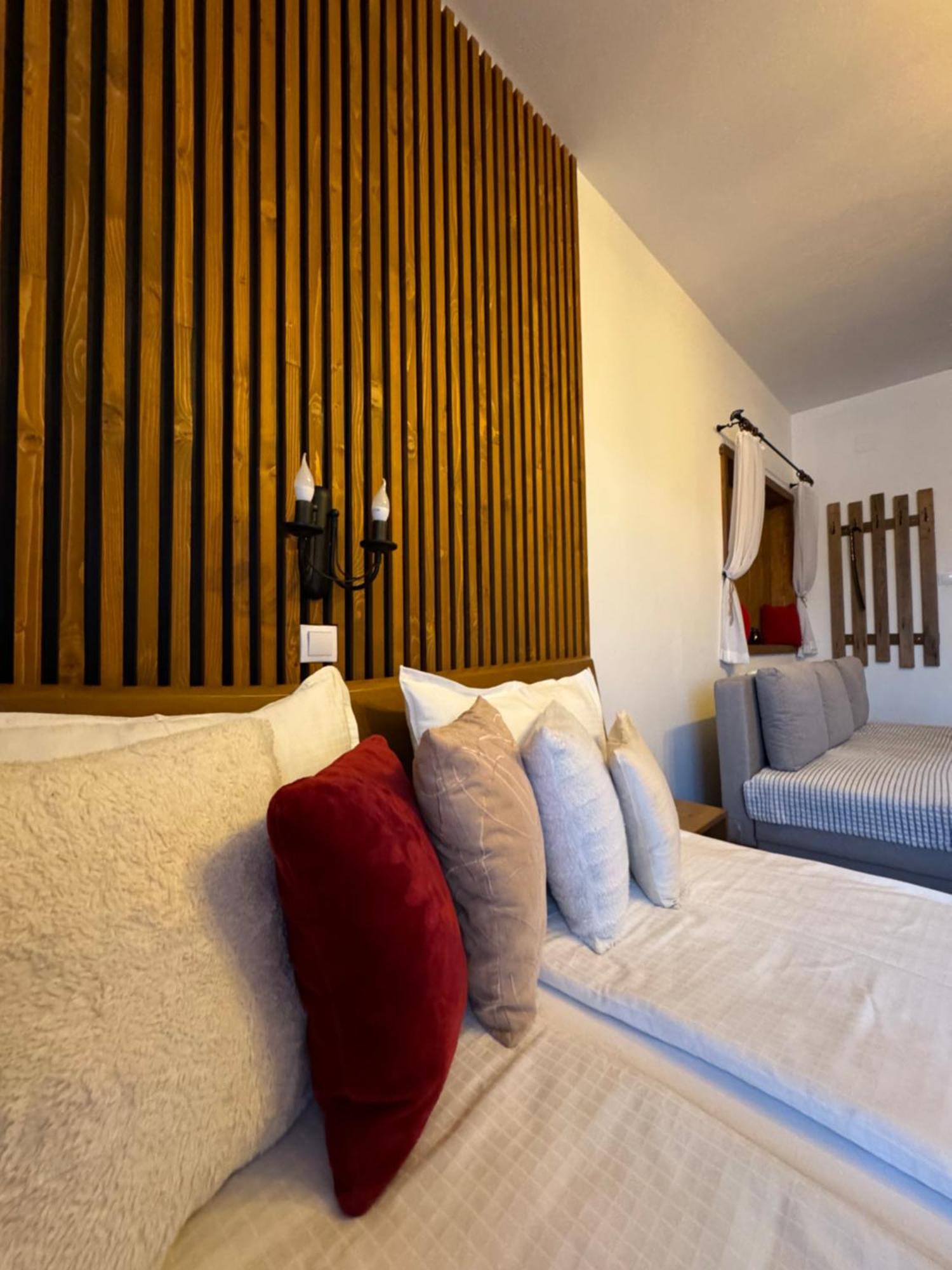 Constantin Panzio Bed & Breakfast Прайд Стая снимка