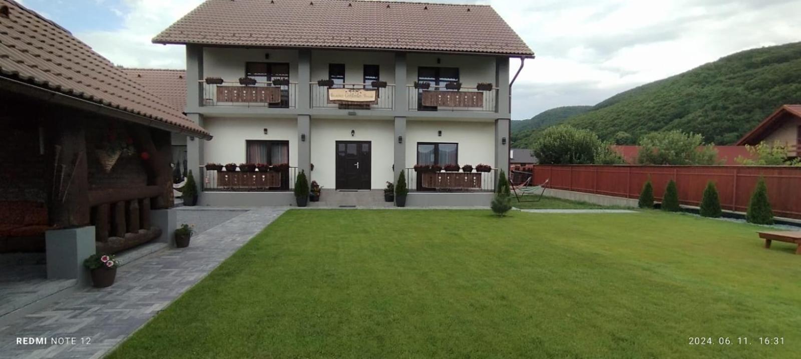 Constantin Panzio Bed & Breakfast Прайд Екстериор снимка