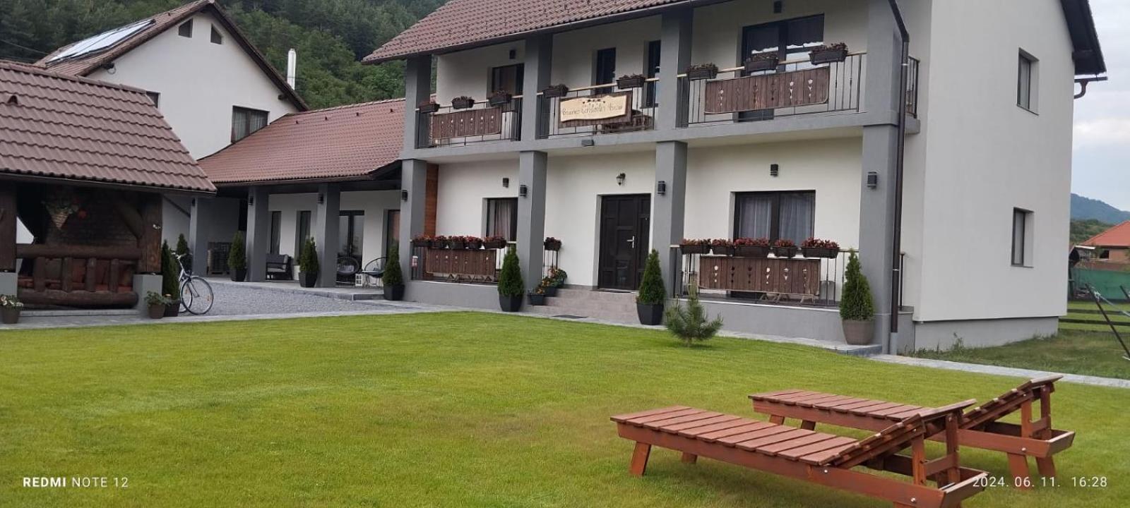 Constantin Panzio Bed & Breakfast Прайд Екстериор снимка